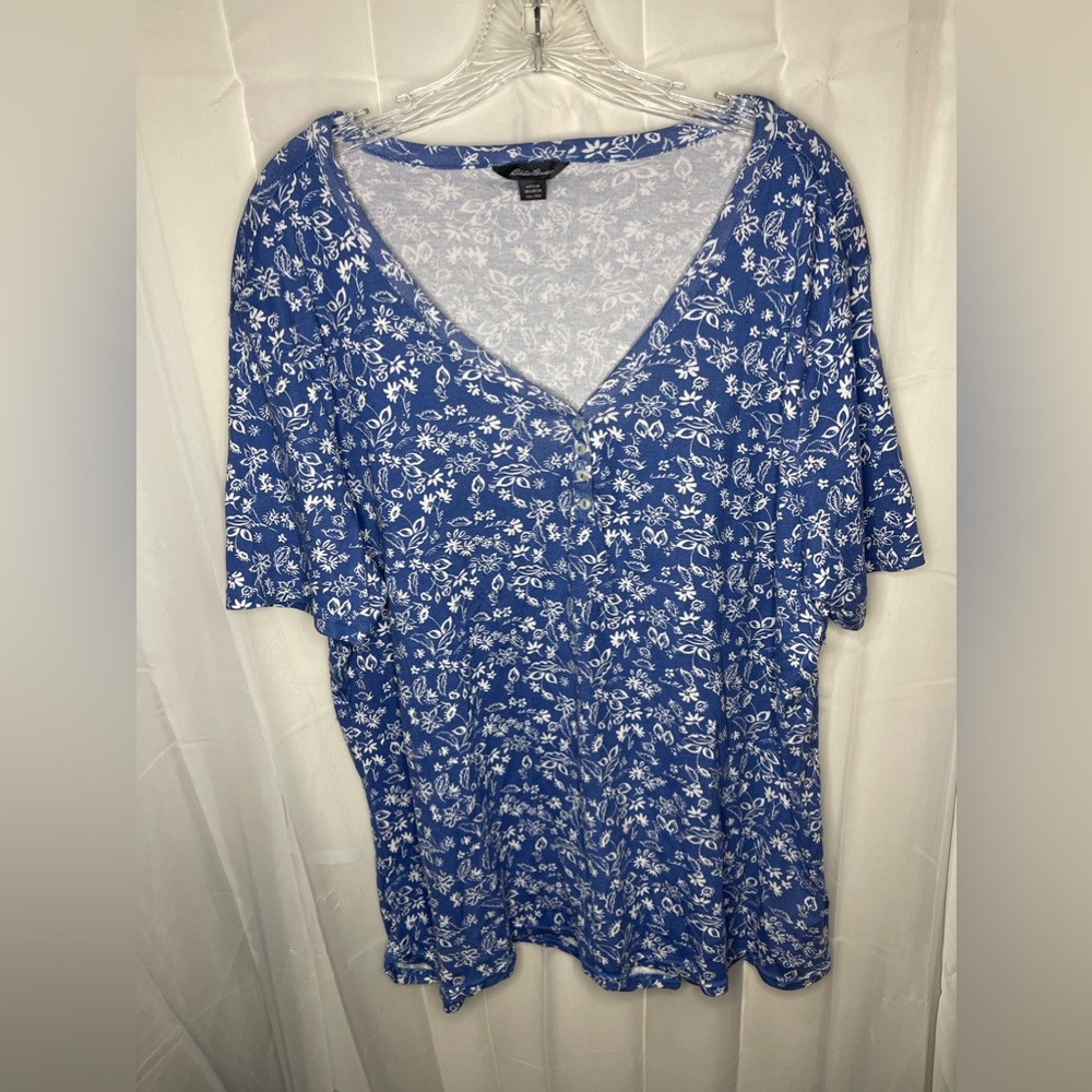 Eddie Bauer. XXL. Blue and White Flower.  V-Neck. T shirt